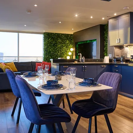 Elegant Duplex Penthouse Centre & Free Parking Apartment