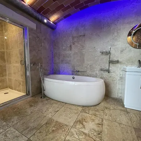 Elegant Duplex Penthouse Centre & Free Parking Leeds (West Yorkshire)