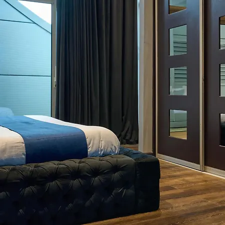 Apartment Elegant Duplex Penthouse Centre & Free Parking *