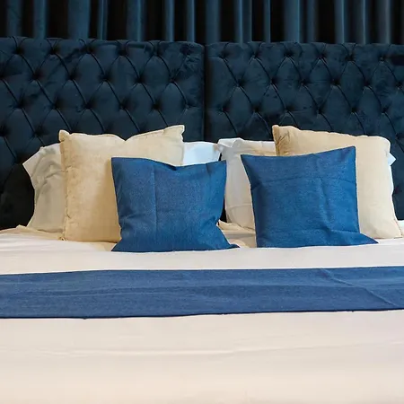 Apartment Elegant Duplex Penthouse Centre & Free Parking *