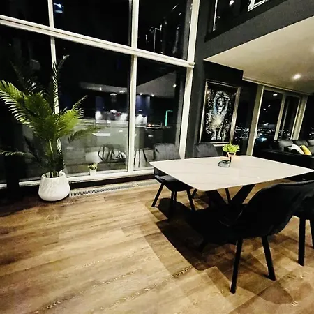 Elegant Duplex Penthouse Centre & Free Parking Apartment Leeds (West Yorkshire)