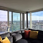 شقة Elegant Duplex Penthouse Centre & Free Parking ليدز