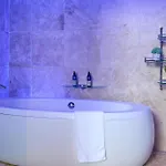 Elegant Duplex Penthouse Centre & Free Parking شقة *