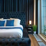 Elegant Duplex Penthouse Centre & Free Parking *