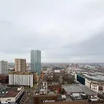 Elegant Duplex Penthouse Centre & Free Parking شقة