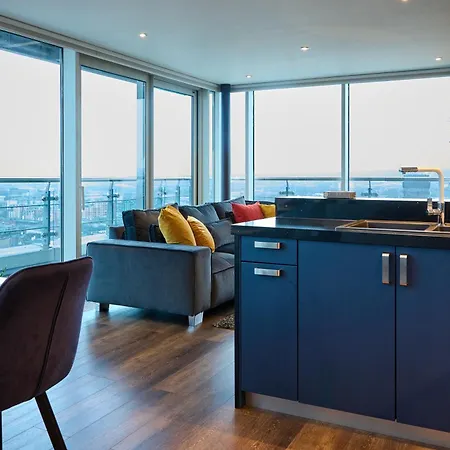 Апартаменти Elegant Duplex Penthouse Centre & Free Parking Лідс
