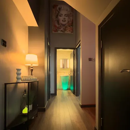 Elegant Duplex Penthouse Centre & Free Parking Апартаменти