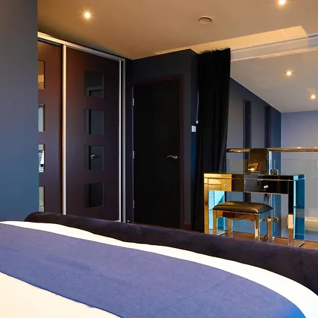 Апартаменти Elegant Duplex Penthouse Centre & Free Parking