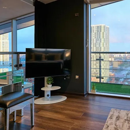 Elegant Duplex Penthouse Centre & Free Parking *