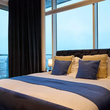 Elegant Duplex Penthouse Centre & Free Parking Apartamento
