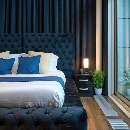 Elegant Duplex Penthouse Centre & Free Parking *