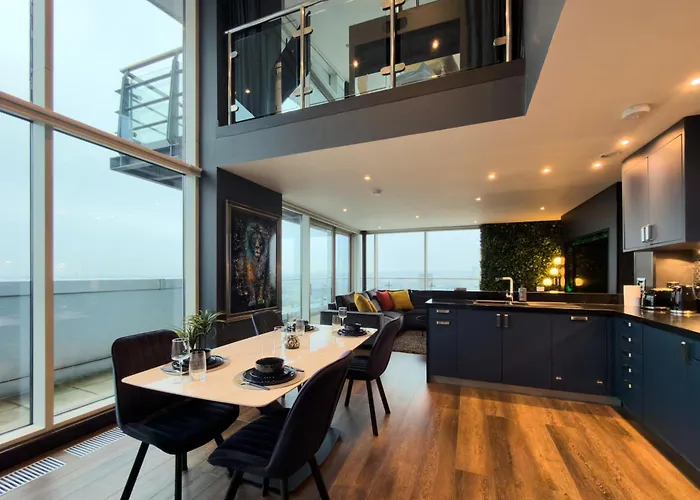 Elegant Duplex Penthouse Centre & Free Parking