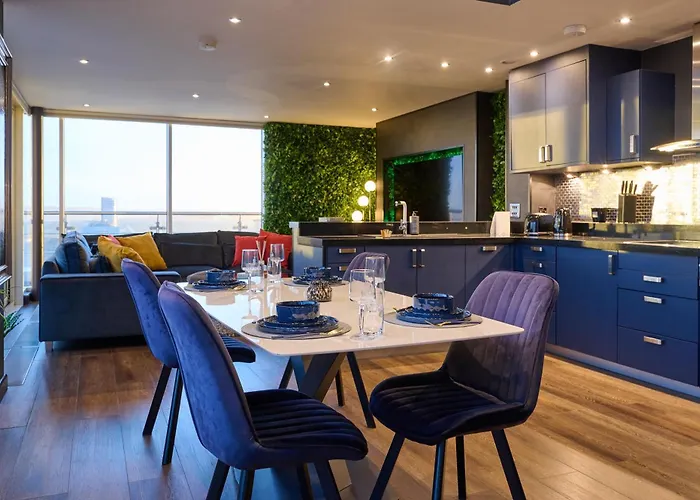 Elegant Duplex Penthouse Centre & Free Parking Apartment