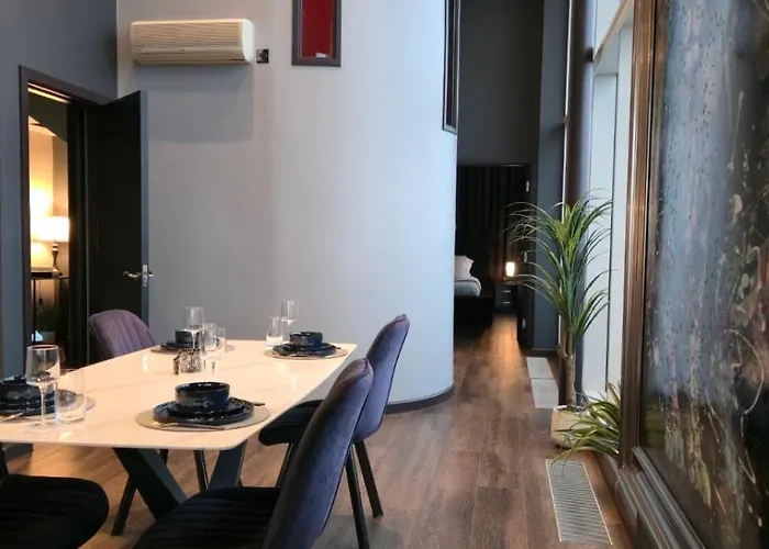 Elegant Duplex Penthouse Centre & Free Parking * Leeds (West Yorkshire)