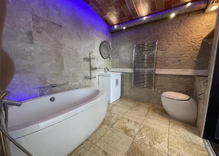 Elegant Duplex Penthouse Centre & Free Parking *