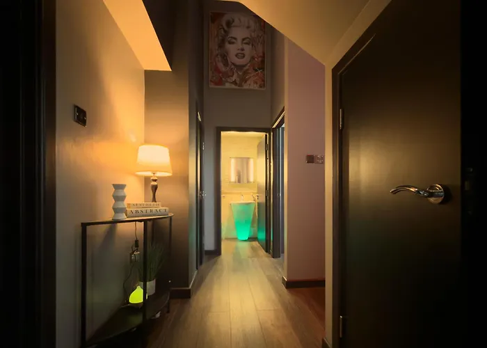 Elegant Duplex Penthouse Centre & Free Parking Apartment