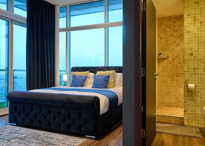 Apartment Elegant Duplex Penthouse Centre & Free Parking