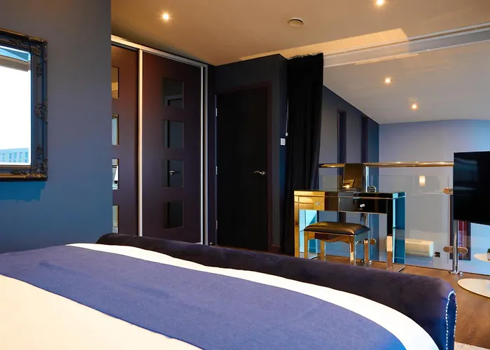 Apartment Elegant Duplex Penthouse Centre & Free Parking