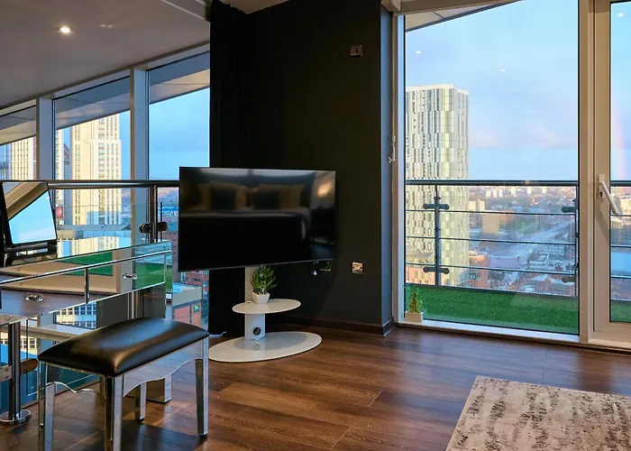 Elegant Duplex Penthouse Centre & Free Parking *