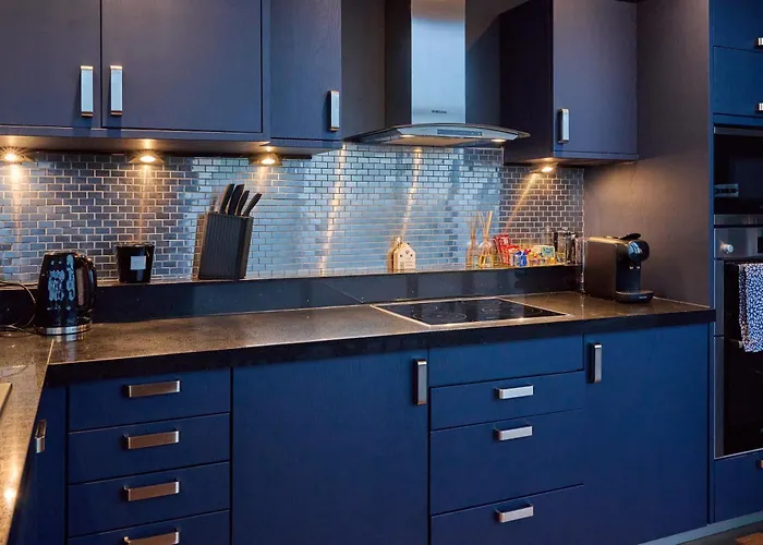 Elegant Duplex Penthouse Centre & Free Parking Apartment