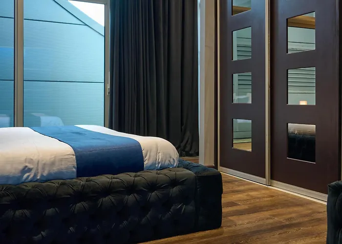 Apartment Elegant Duplex Penthouse Centre & Free Parking *