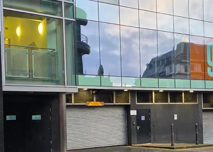 Elegant Duplex Penthouse Centre & Free Parking Apartment