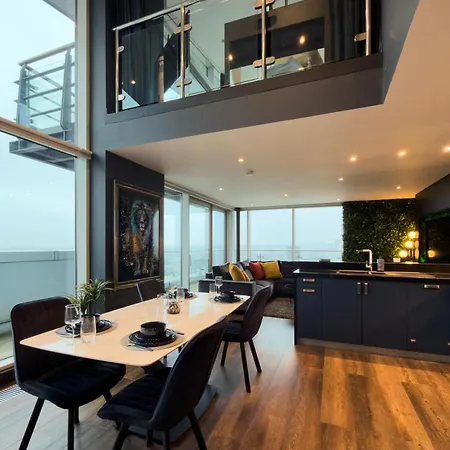 Elegant Duplex Penthouse Centre & Free Parking