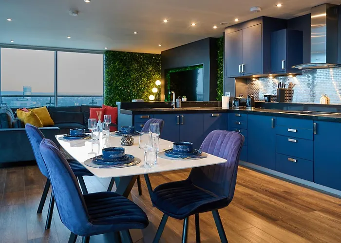 Elegant Duplex Penthouse Centre & Free Parking * Leeds (West Yorkshire)