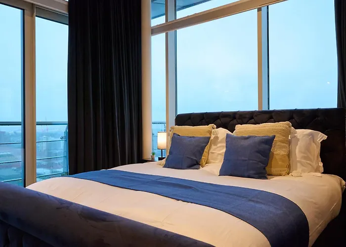 Elegant Duplex Penthouse Centre & Free Parking Apartamento