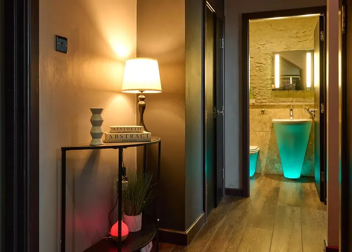 Elegant Duplex Penthouse Centre & Free Parking * Leeds (West Yorkshire)