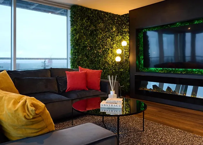 Elegant Duplex Penthouse Centre & Free Parking *