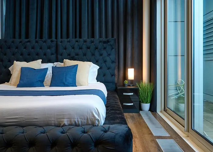 Elegant Duplex Penthouse Centre & Free Parking *